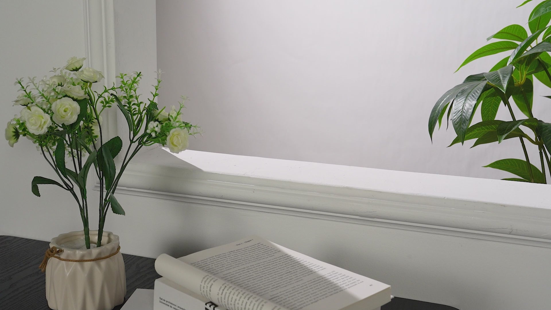 Load video: Sulugood No Drill Custom Cordless Mini Honeycomb Cellular Shades